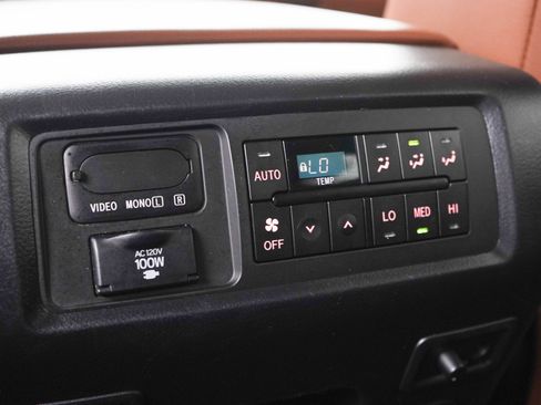 Used 2019 Toyota Sequoia Platinum AWD/4WD image 20