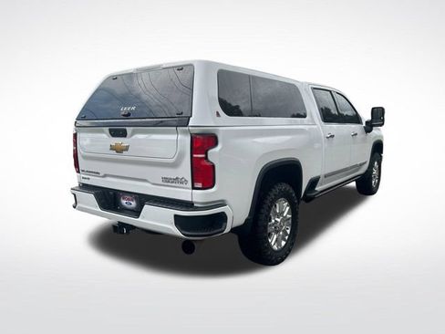 Used 2025 Chevrolet Silverado 2500 High Country w/ Technology Package AWD/4WD image 5