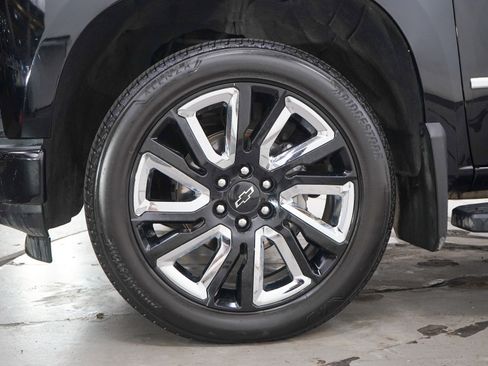 Used 2019 Chevrolet Silverado 1500 High Country w/ Technology Package AWD/4WD image 30