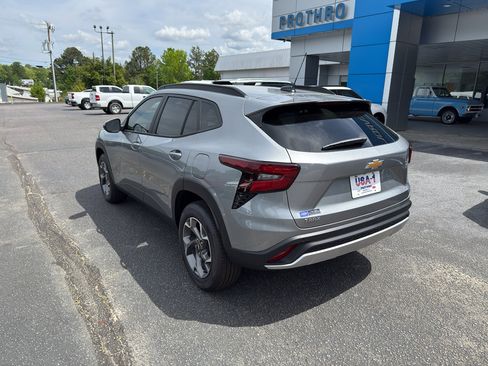 New 2026 Chevrolet Trax LT w/ Driver Confidence Package FWD image 3