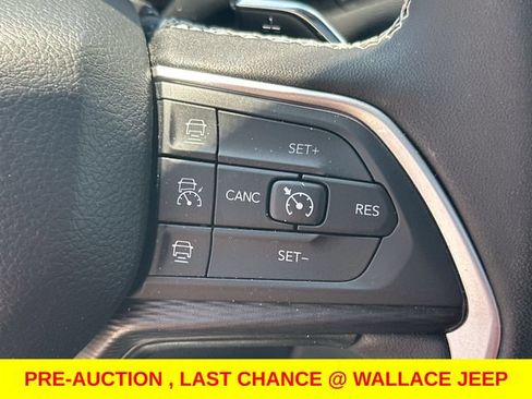 Used 2025 Jeep Grand Cherokee Laredo X RWD image 21