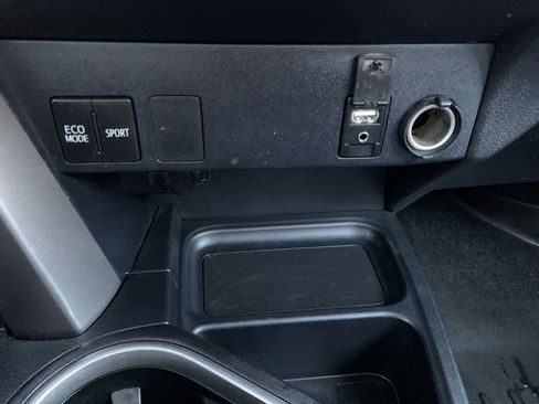 Used 2017 Toyota RAV4 LE image 21