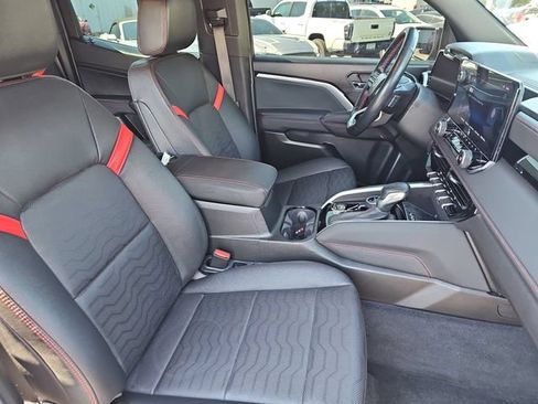 Used 2024 Chevrolet Colorado Z71 w/ Z71 Convenience Package 2 AWD/4WD image 12