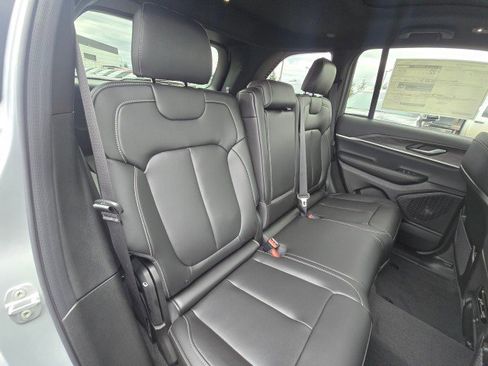 New 2025 Jeep Grand Cherokee Limited AWD/4WD image 16