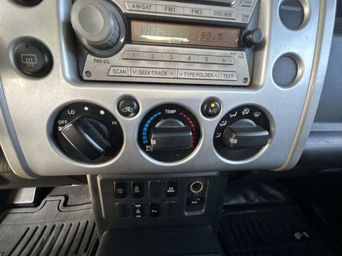 Used 2007 Toyota FJ Cruiser 2WD image 18