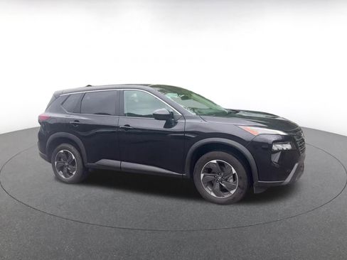 Used 2025 Nissan Rogue SV AWD/4WD image 2