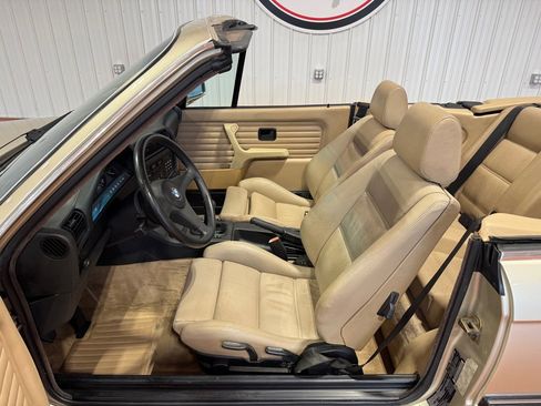 Used 1990 BMW 325i Convertible image 19