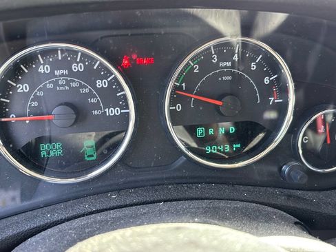 Used 2017 Jeep Wrangler Unlimited Rubicon w/ Connectivity Group AWD/4WD image 6