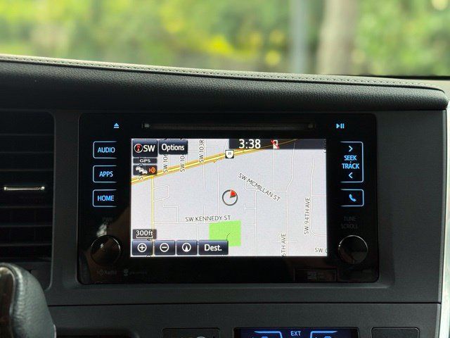 Used 2015 Toyota Sienna XLE w/ XLE Navigation Package FWD image 29