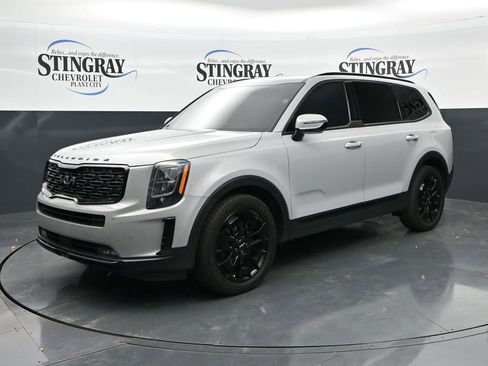 Used 2022 Kia Telluride SX w/ SX Prestige Package AWD/4WD image 3