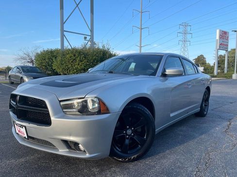 Used 2012 Dodge Charger SE image 1