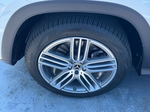 Used 2024 Mercedes-Benz GLS 450 4MATIC image 4