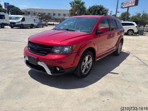 Used 2017 Dodge Journey Crossroad FWD image 3