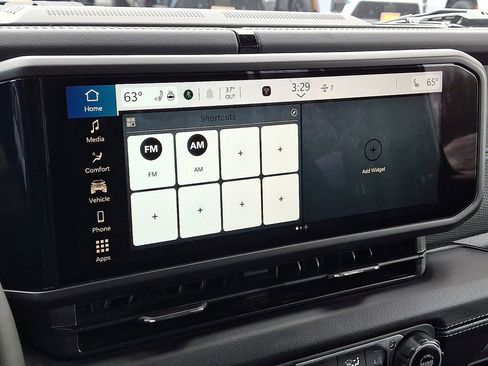 Certified 2025 Jeep Wrangler Unlimited Rubicon 4xe w/ Safety Group image 17