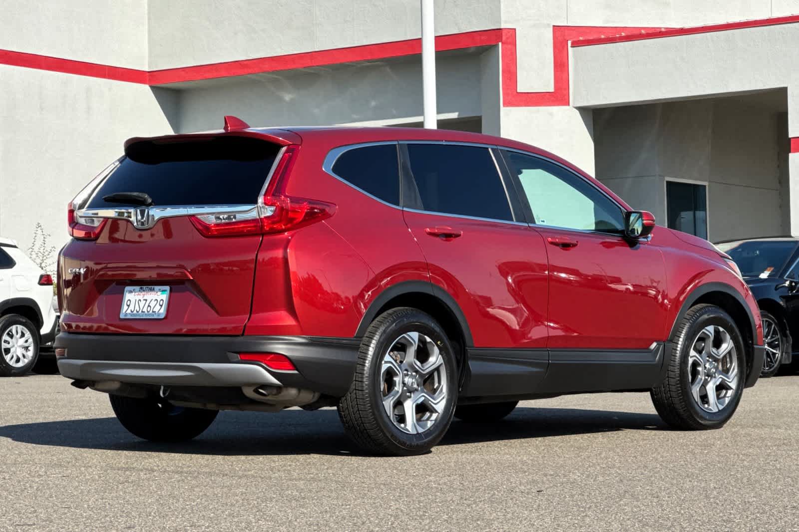 Used 2018 Honda CR-V EX image 2