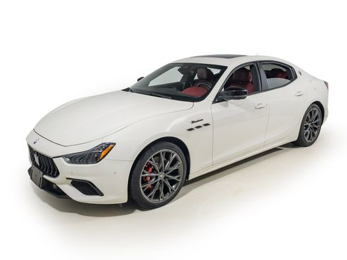 Used 2022 Maserati Ghibli Modena Q4 image 2