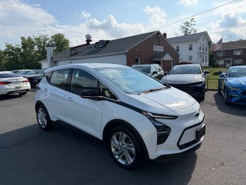 Used 2023 Chevrolet Bolt LT FWD image 3