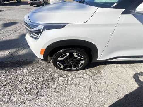 Used 2024 Kia Seltos SX w/ SX Sunroof Package image 10