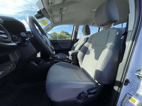 Used 2018 Toyota Tacoma SR w/ SR Convenience Package AWD/4WD image 16