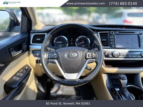 Used 2014 Toyota Highlander Limited Platinum AWD/4WD image 24