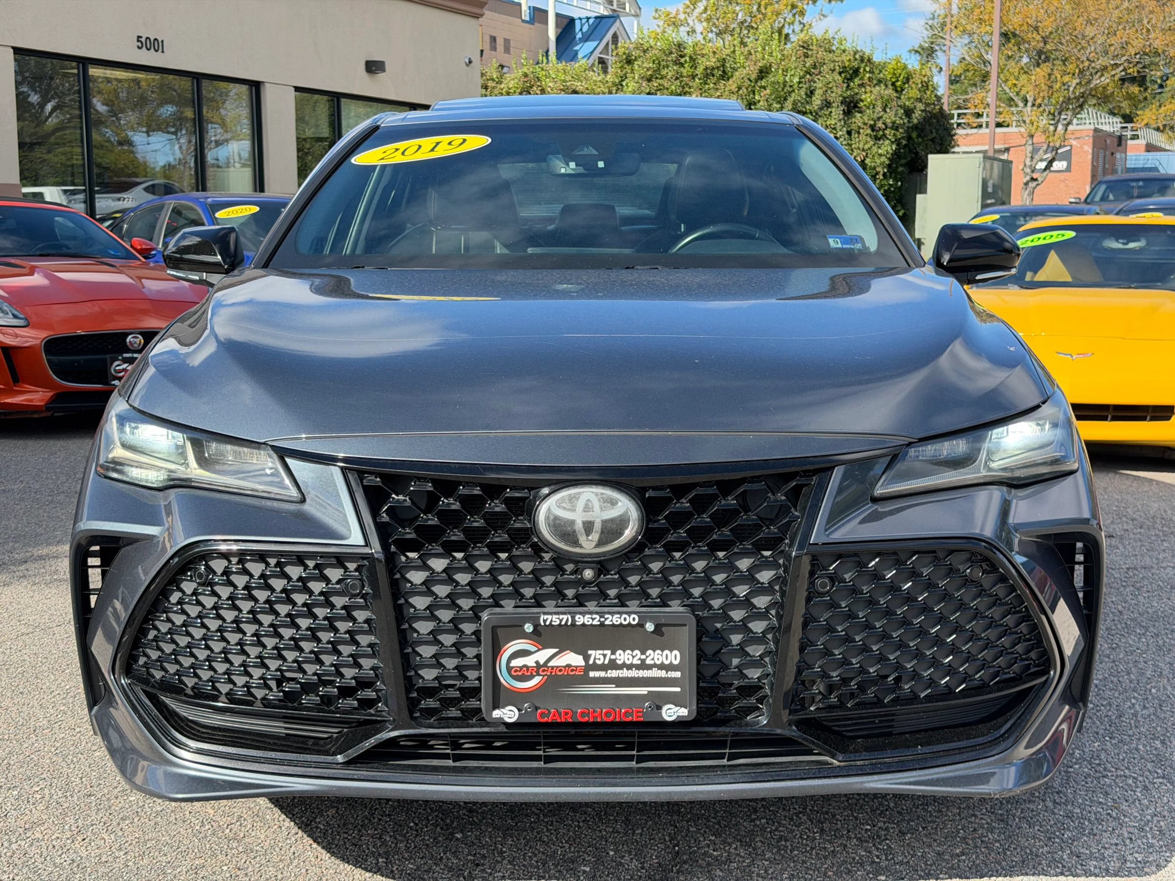 Used 2019 Toyota Avalon Touring w/ Advanced Safety Package FWD image 4