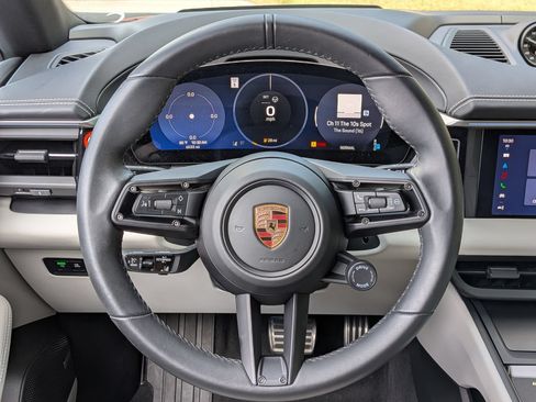 Certified 2025 Porsche Macan 4S Electric AWD/4WD image 7