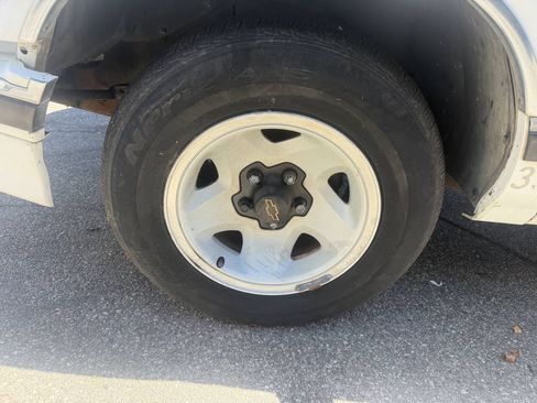 Used 1994 Chevrolet S10 Pickup LS RWD image 11