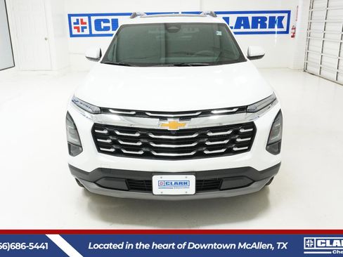 New 2026 Chevrolet Equinox LT image 2