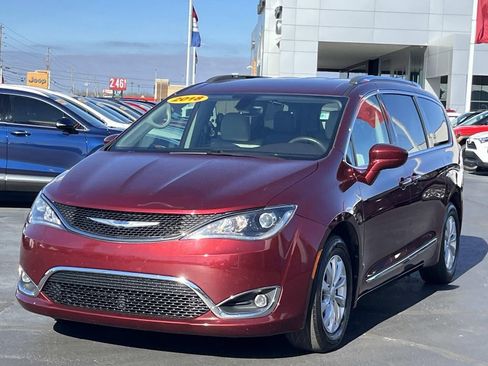 Used 2018 Chrysler Pacifica Touring-L Plus image 3