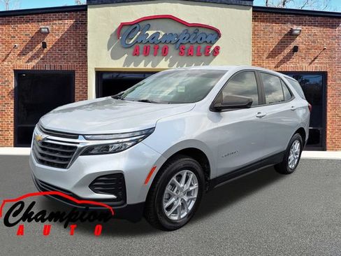 Used 2022 Chevrolet Equinox LS AWD/4WD image 9