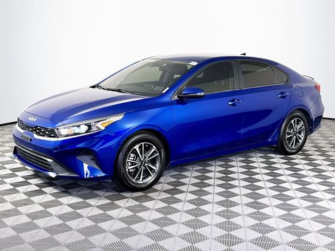 Used 2024 Kia Forte LXS w/ LXS Technology Package FWD image 4