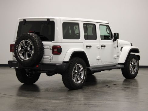 Used 2019 Jeep Wrangler Unlimited Sahara w/ LED Lighting Group AWD/4WD image 8