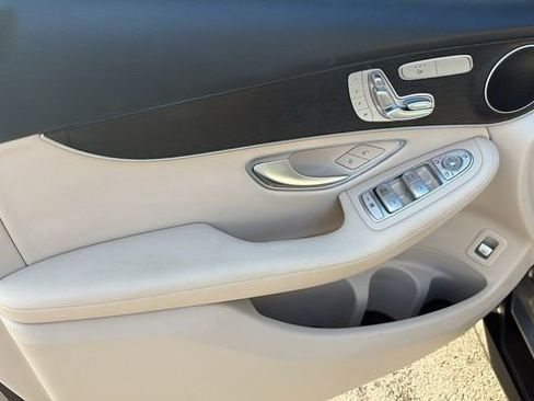 Used 2022 Mercedes-Benz GLC 300 image 21