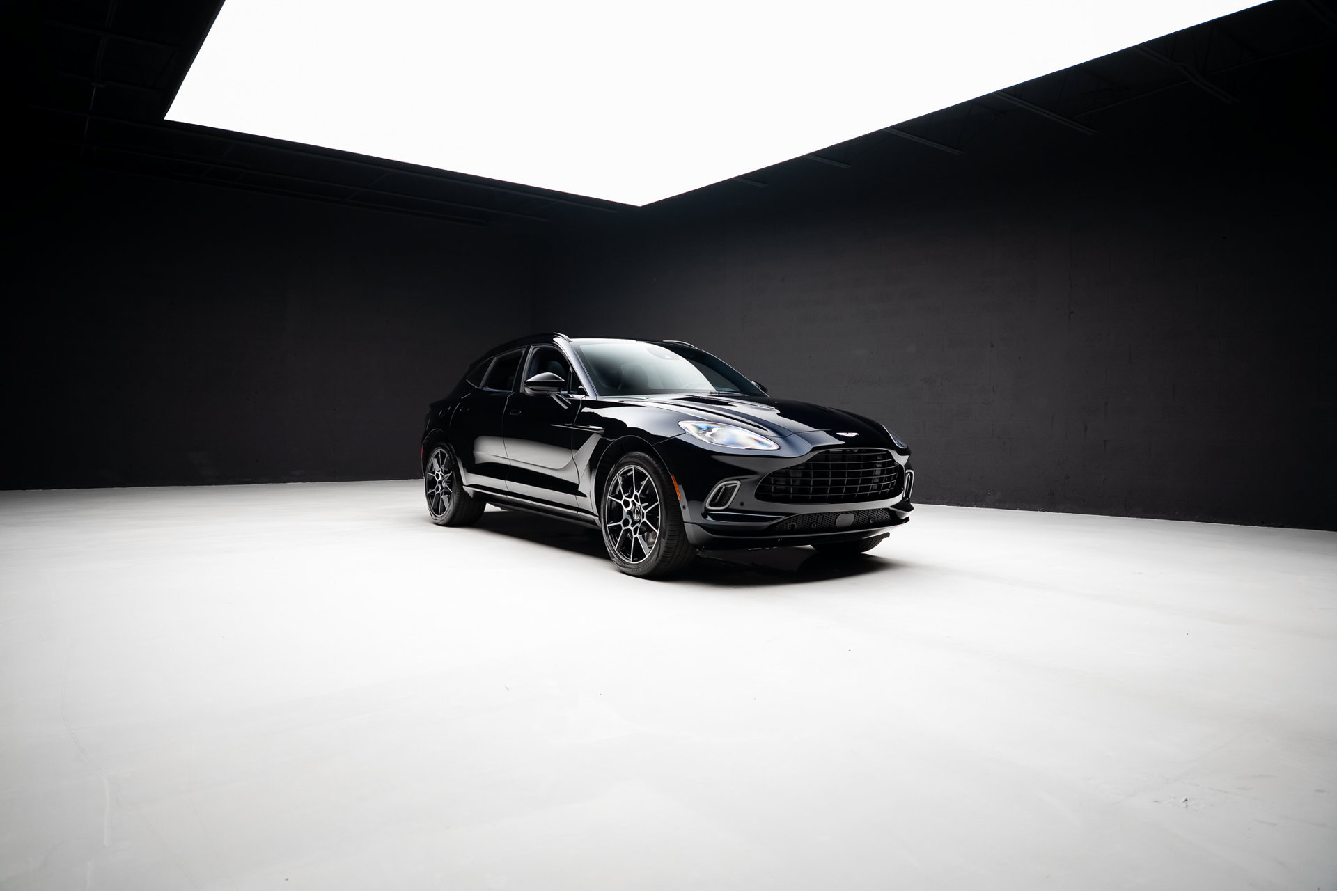Used 2021 Aston Martin DBX AWD/4WD image 84