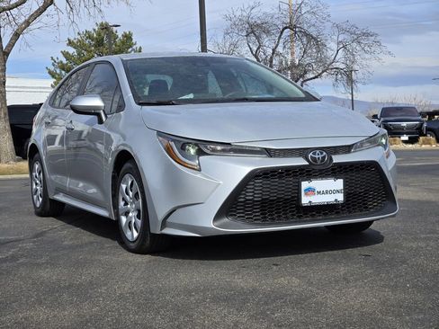 Used 2022 Toyota Corolla LE image 2
