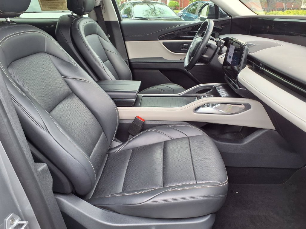 Used 2024 Lincoln Nautilus Premier AWD/4WD image 14