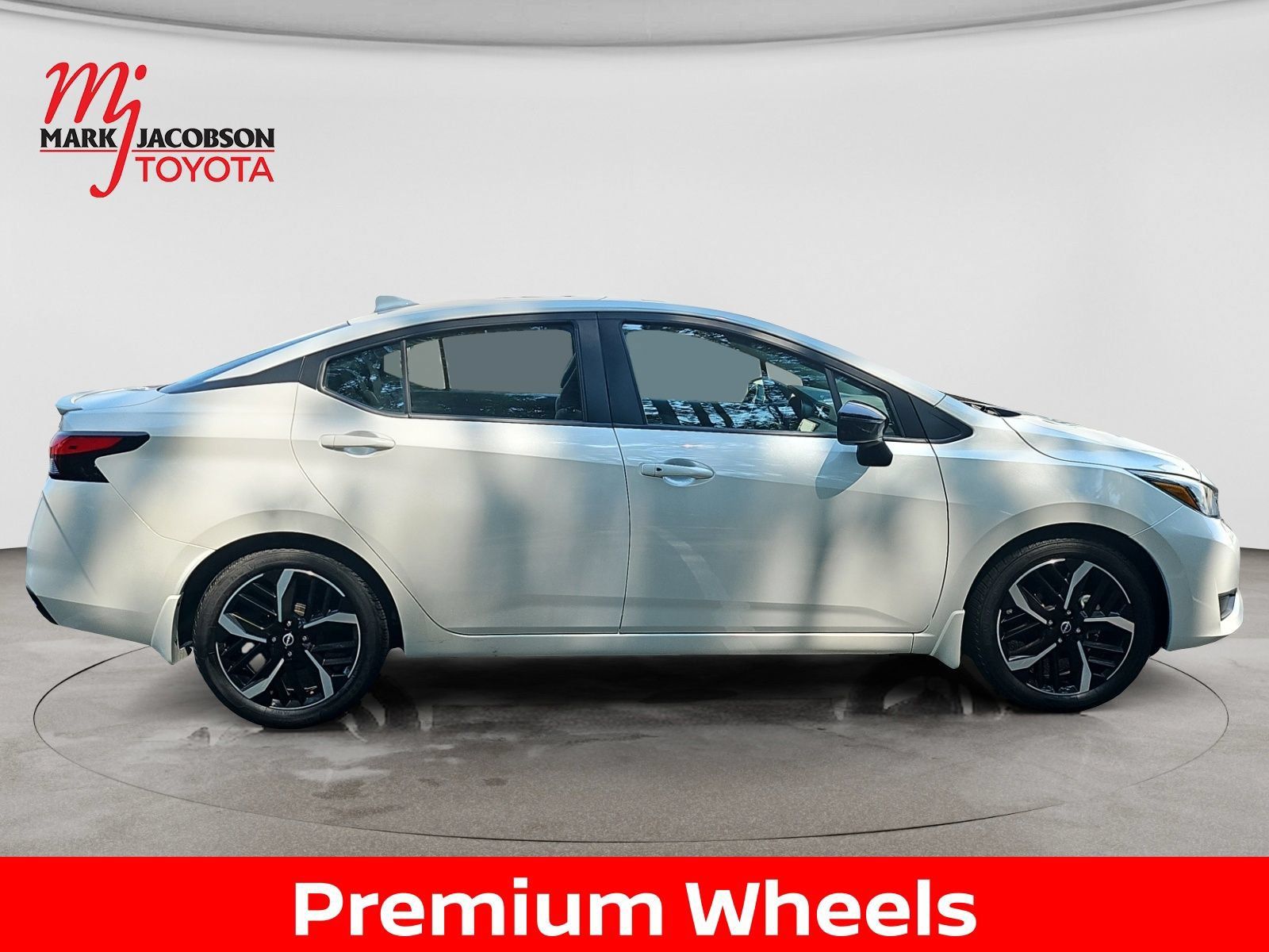 Used 2025 Nissan Versa SR w/ Trunk Package FWD image 7