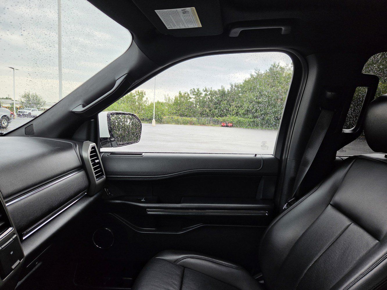Used 2020 Ford Expedition XLT w/ Equipment Group 202A AWD/4WD image 14