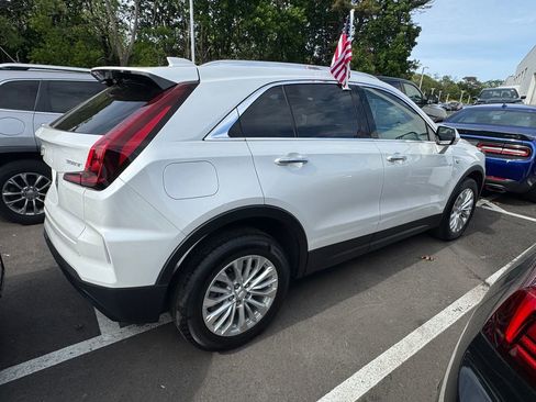 Used 2024 Cadillac XT4 Luxury w/ Cold Weather Package AWD/4WD image 3