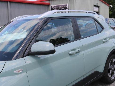 Used 2025 Hyundai Venue Limited FWD image 4