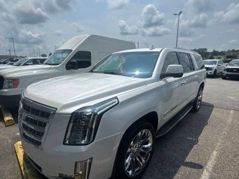 Used 2020 Cadillac Escalade ESV Luxury w/ LPO, Radiant Package AWD/4WD image 5