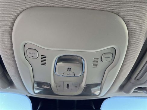 Used 2016 Jeep Renegade Trailhawk w/ Premium Trailhawk Package image 36