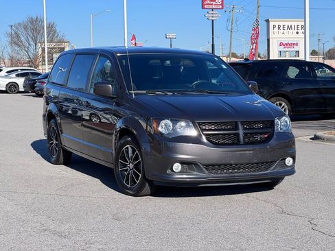 Used 2019 Dodge Grand Caravan SE image 1