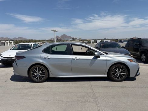 Used 2023 Toyota Camry SE FWD image 3