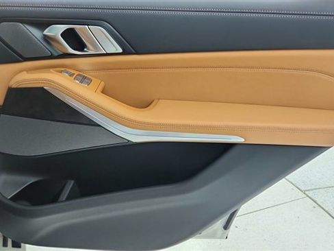 Used 2025 BMW X7 xDrive40i w/ M Sport Package image 27