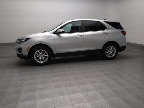 Used 2022 Chevrolet Equinox LT w/ Driver Convenience Package FWD image 2