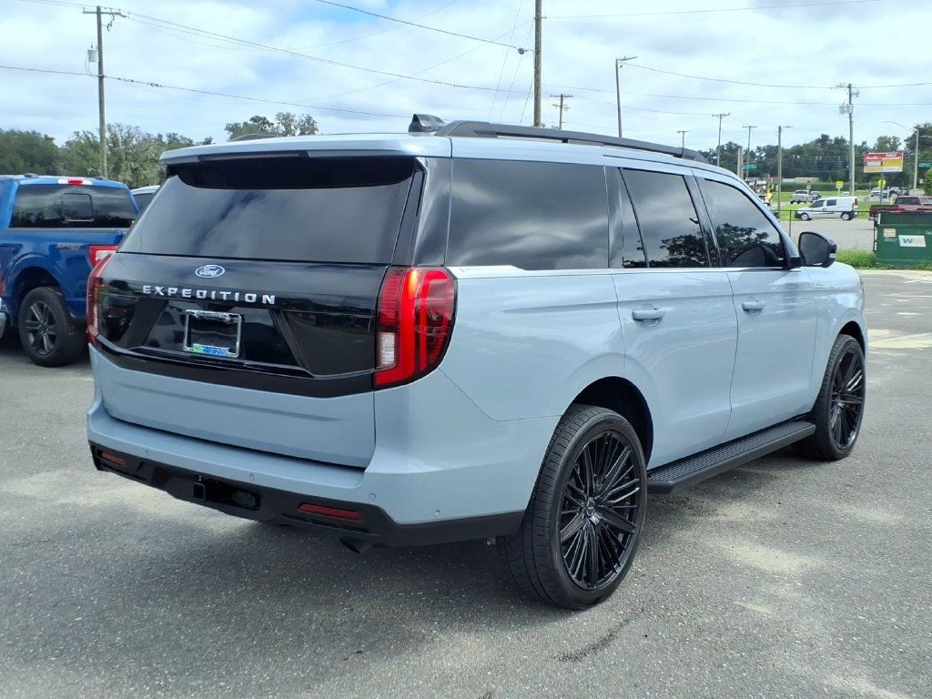 Used 2025 Ford Expedition Active RWD image 7