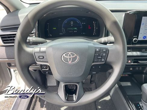 Used 2025 Toyota Camry LE FWD image 7