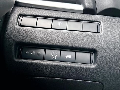 Used 2025 Nissan Rogue SV AWD/4WD image 34