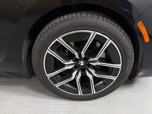 Used 2024 BMW 740i image 10